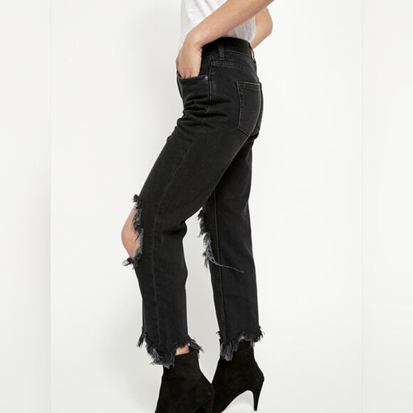 We The Free Black Distressed Maggie Cropped Jeans W26 L27 - Picture 12 of 12